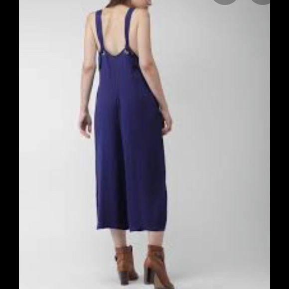 Forever 21 V-neck Culotte Navy Jumpsuit Sz SP - Picture 2 of 8
